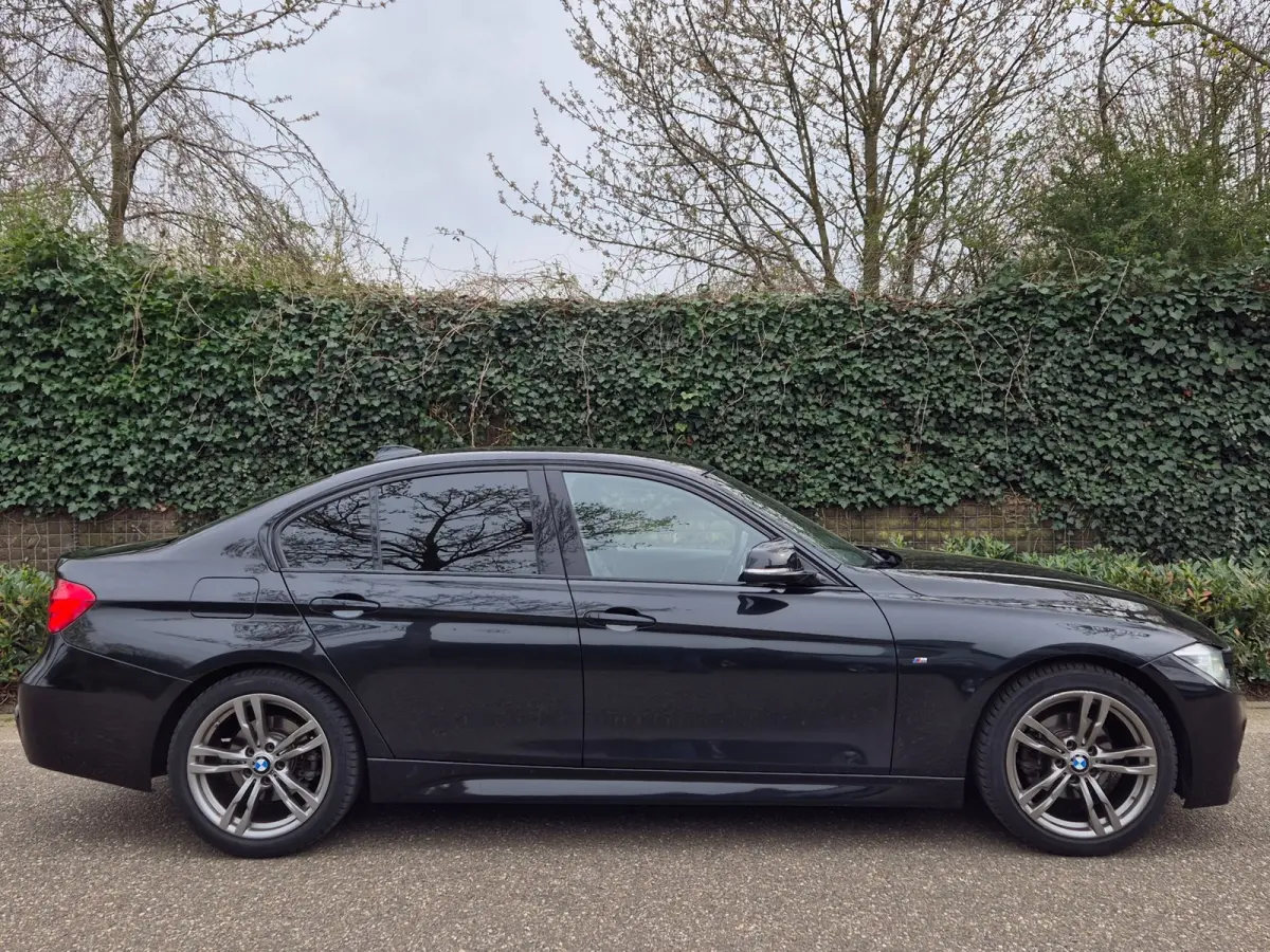 320i B48 M Sport Apple CarPlay virtual dash 6wb Leder Rijklaar NAP 320i Corporate Lease High Executive