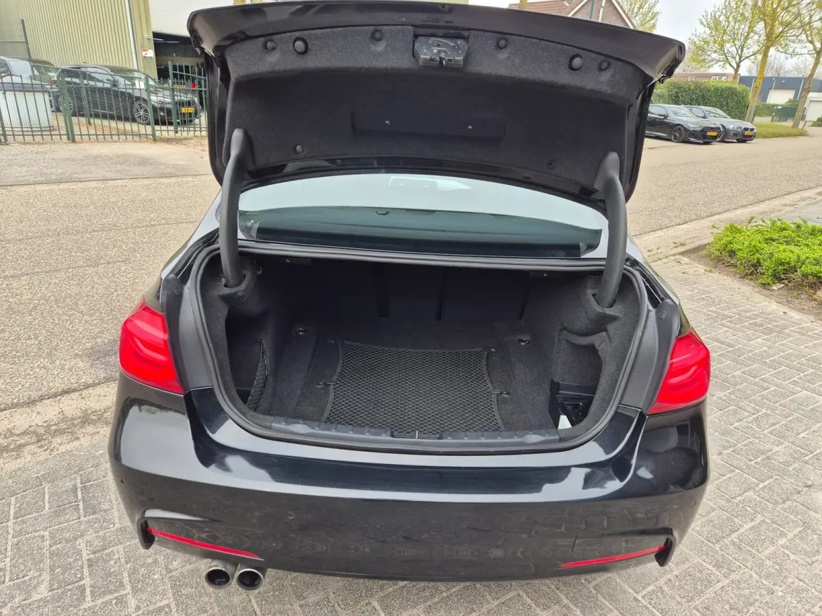 320i B48 M Sport Apple CarPlay virtual dash 6wb Leder Rijklaar NAP 320i Corporate Lease High Executive