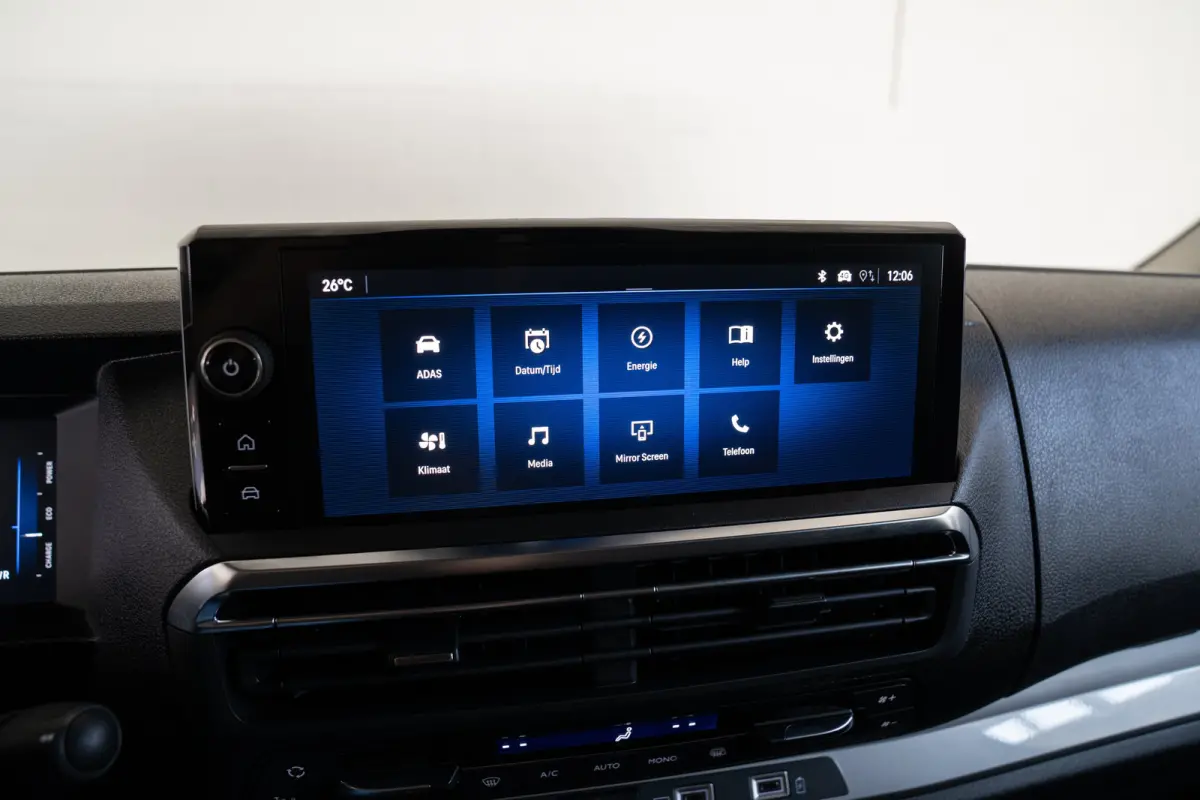 Electric L3 75 kWh STX Edition | Lederen bekleding | Stoelverwarming | Camera | Keyless | Climate Controle | Apple Carplay & Android Auto | Voorraadvoordeel !
