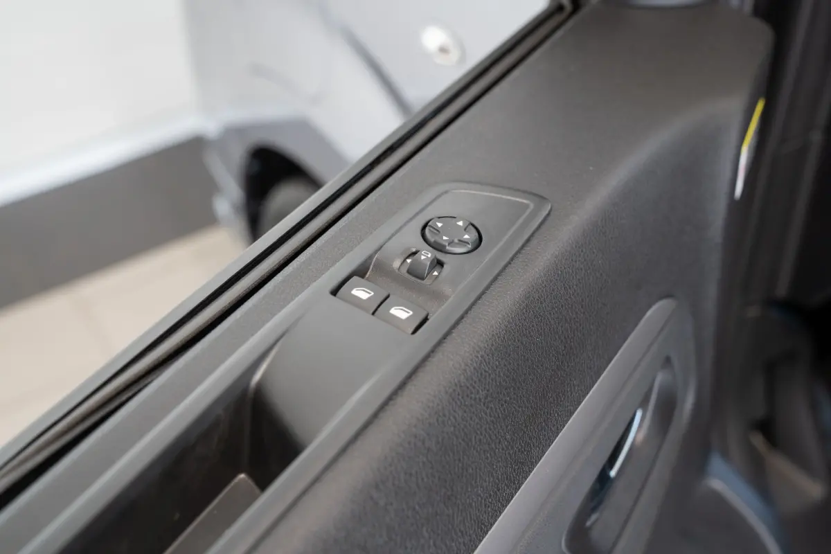 Electric L3 75 kWh STX Edition | Lederen bekleding | Stoelverwarming | Camera | Keyless | Climate Controle | Apple Carplay & Android Auto | Voorraadvoordeel !