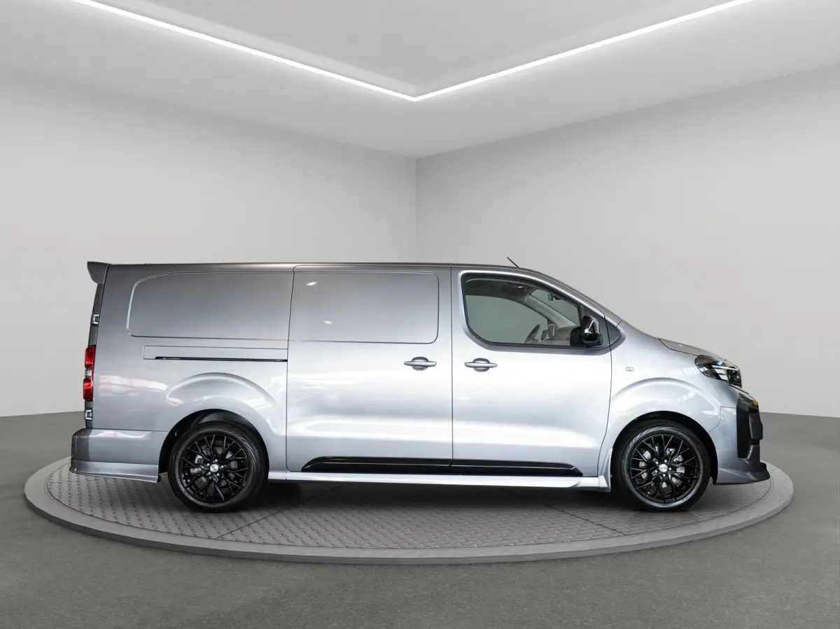 Electric L3 75 kWh STX Edition | Lederen bekleding | Stoelverwarming | Camera | Keyless | Climate Controle | Apple Carplay & Android Auto | Voorraadvoordeel !