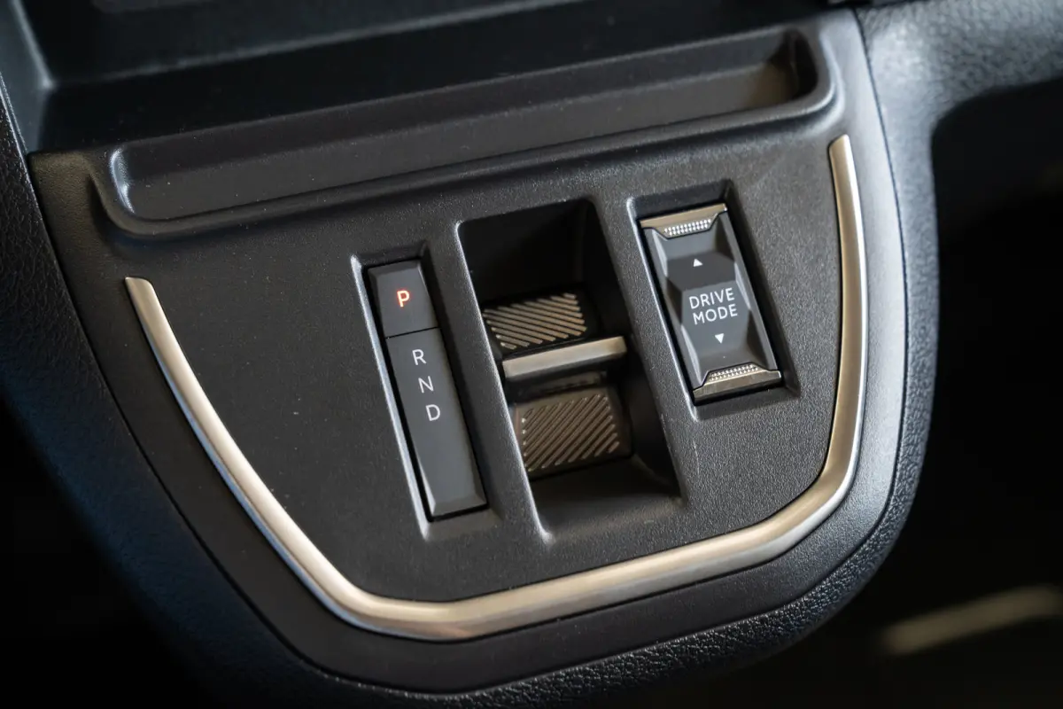 Electric L3 75 kWh STX Edition | Lederen bekleding | Stoelverwarming | Camera | Keyless | Climate Controle | Apple Carplay & Android Auto | Voorraadvoordeel !