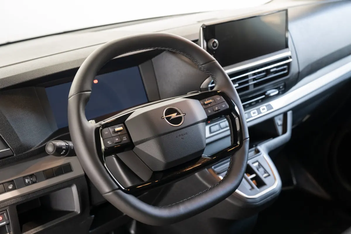 Electric L3 75 kWh STX Edition | Lederen bekleding | Stoelverwarming | Camera | Keyless | Climate Controle | Apple Carplay & Android Auto | Voorraadvoordeel !