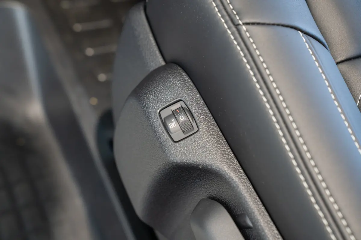 Electric L3 75 kWh STX Edition | Lederen bekleding | Stoelverwarming | Camera | Keyless | Climate Controle | Apple Carplay & Android Auto | Voorraadvoordeel !