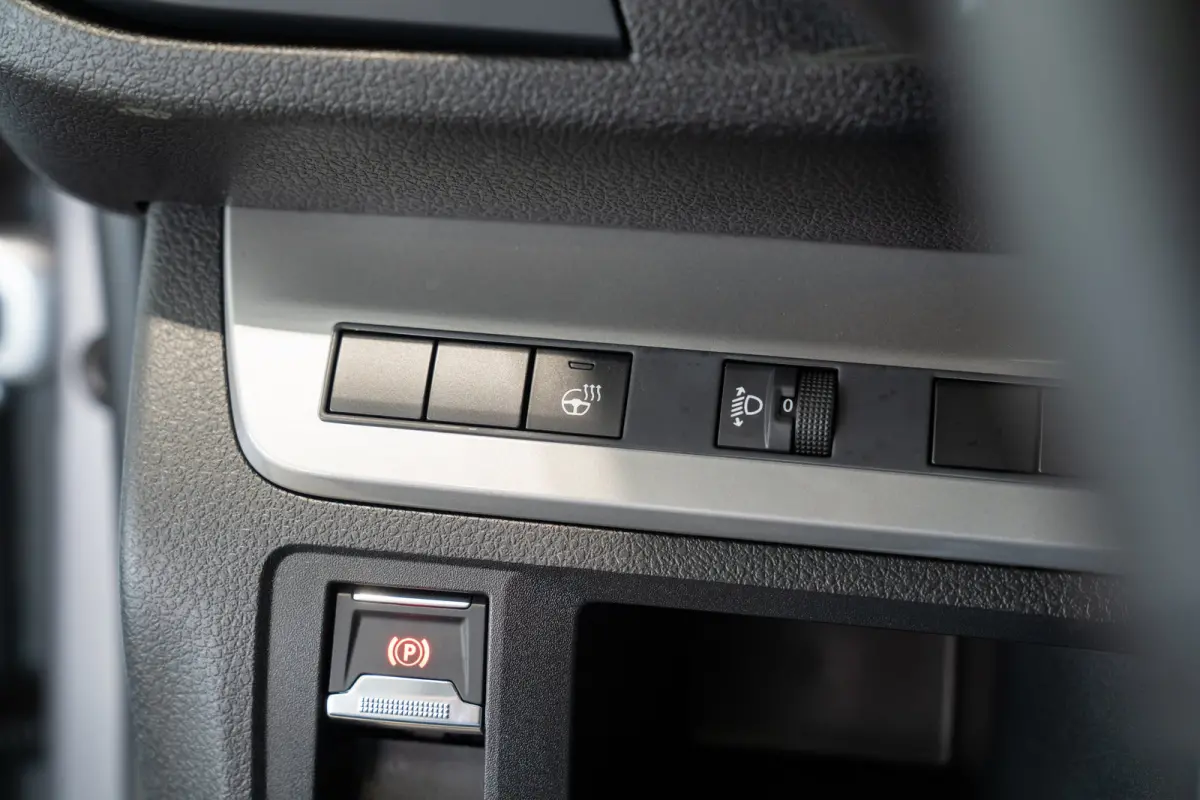 Electric L3 75 kWh STX Edition | Lederen bekleding | Stoelverwarming | Camera | Keyless | Climate Controle | Apple Carplay & Android Auto | Voorraadvoordeel !