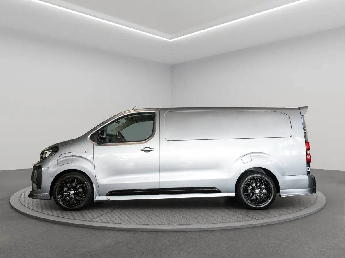Electric L3 75 kWh STX Edition | Lederen bekleding | Stoelverwarming | Camera | Keyless | Climate Controle | Apple Carplay & Android Auto | Voorraadvoordeel !