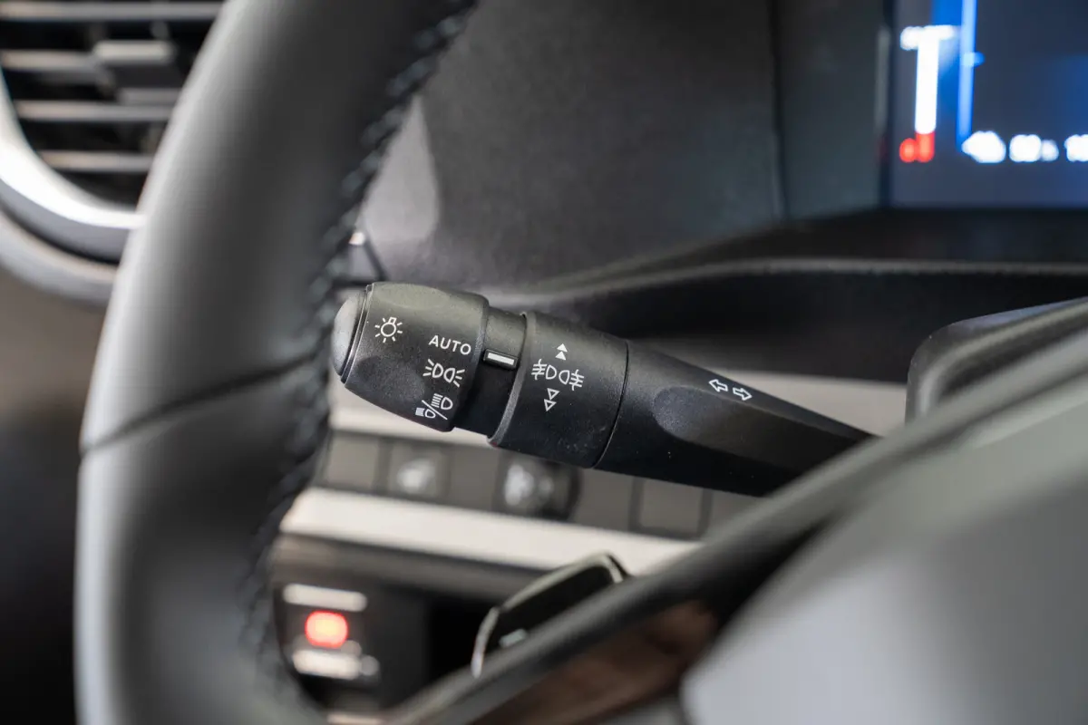 Electric L3 75 kWh STX Edition | Lederen bekleding | Stoelverwarming | Camera | Keyless | Climate Controle | Apple Carplay & Android Auto | Voorraadvoordeel !