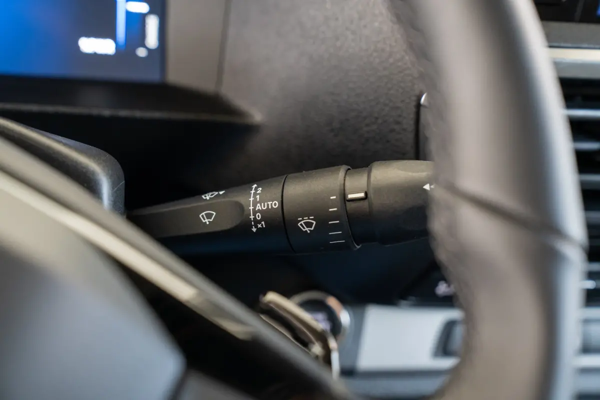 Electric L3 75 kWh STX Edition | Lederen bekleding | Stoelverwarming | Camera | Keyless | Climate Controle | Apple Carplay & Android Auto | Voorraadvoordeel !
