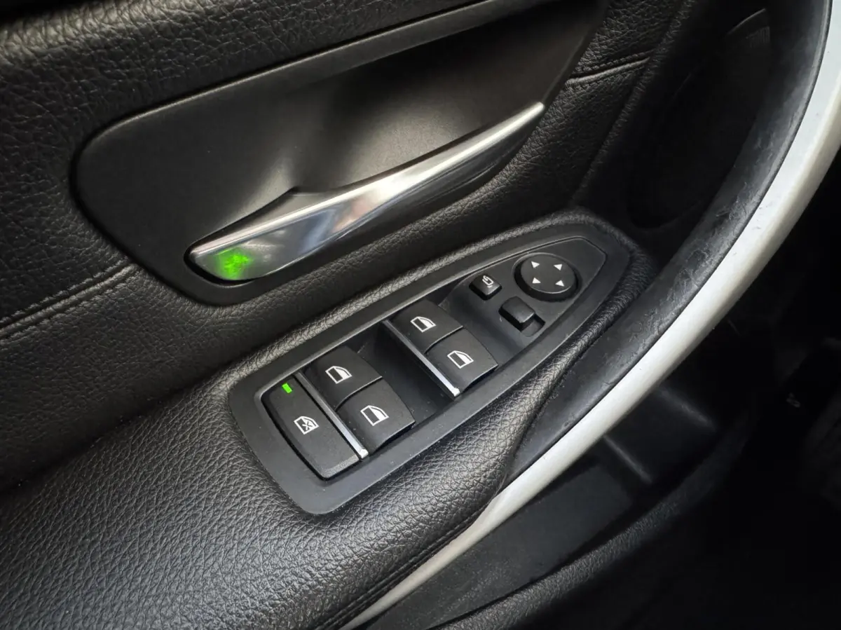 330d Centennial High Executive Trekhaak Nieuwe APK
