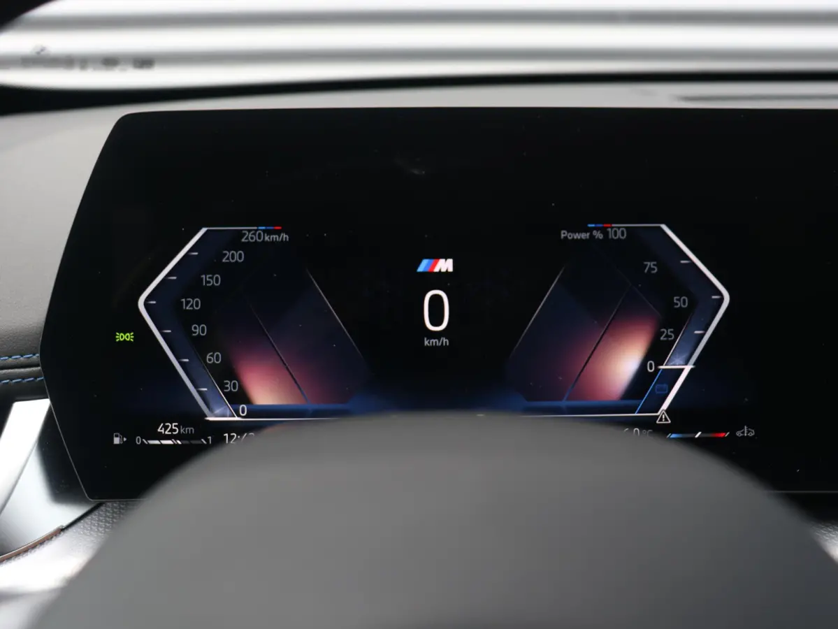 sDrive18i | M Sportpakket | Panodak | Comfort Access | Adaptieve LED Koplampen | Camera | Apple Carplay | Sportstoelen | Voorstoelen Verwarmd | 18'' LMV
