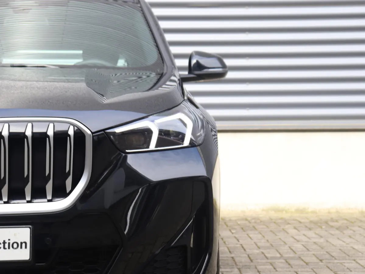 sDrive18i | M Sportpakket | Panodak | Comfort Access | Adaptieve LED Koplampen | Camera | Apple Carplay | Sportstoelen | Voorstoelen Verwarmd | 18'' LMV