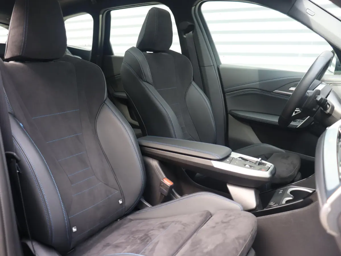 sDrive18i | M Sportpakket | Panodak | Comfort Access | Adaptieve LED Koplampen | Camera | Apple Carplay | Sportstoelen | Voorstoelen Verwarmd | 18'' LMV