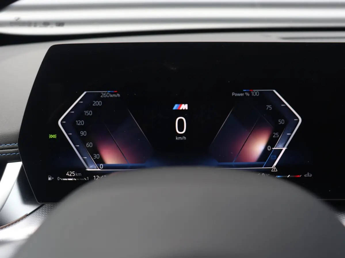 sDrive18i | M Sportpakket | Panodak | Comfort Access | Adaptieve LED Koplampen | Camera | Apple Carplay | Sportstoelen | Voorstoelen Verwarmd | 18'' LMV