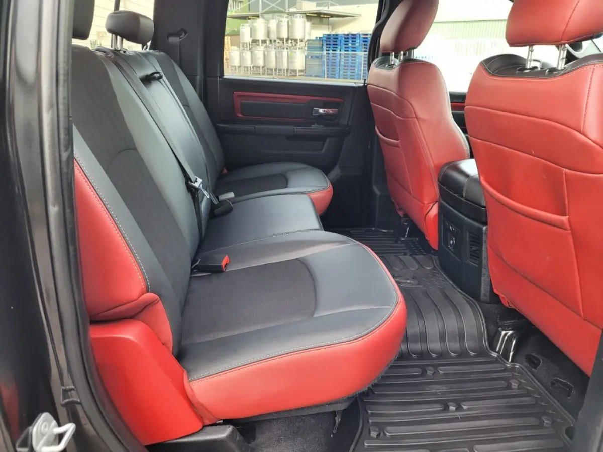 1500 5.7 V8 4x4 Crew Cab 5'7 Rebel Leder, Luchtvering, Trekh 3500
