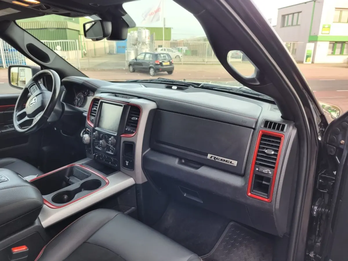 1500 5.7 V8 4x4 Crew Cab 5'7 Rebel Leder, Luchtvering, Trekh 3500
