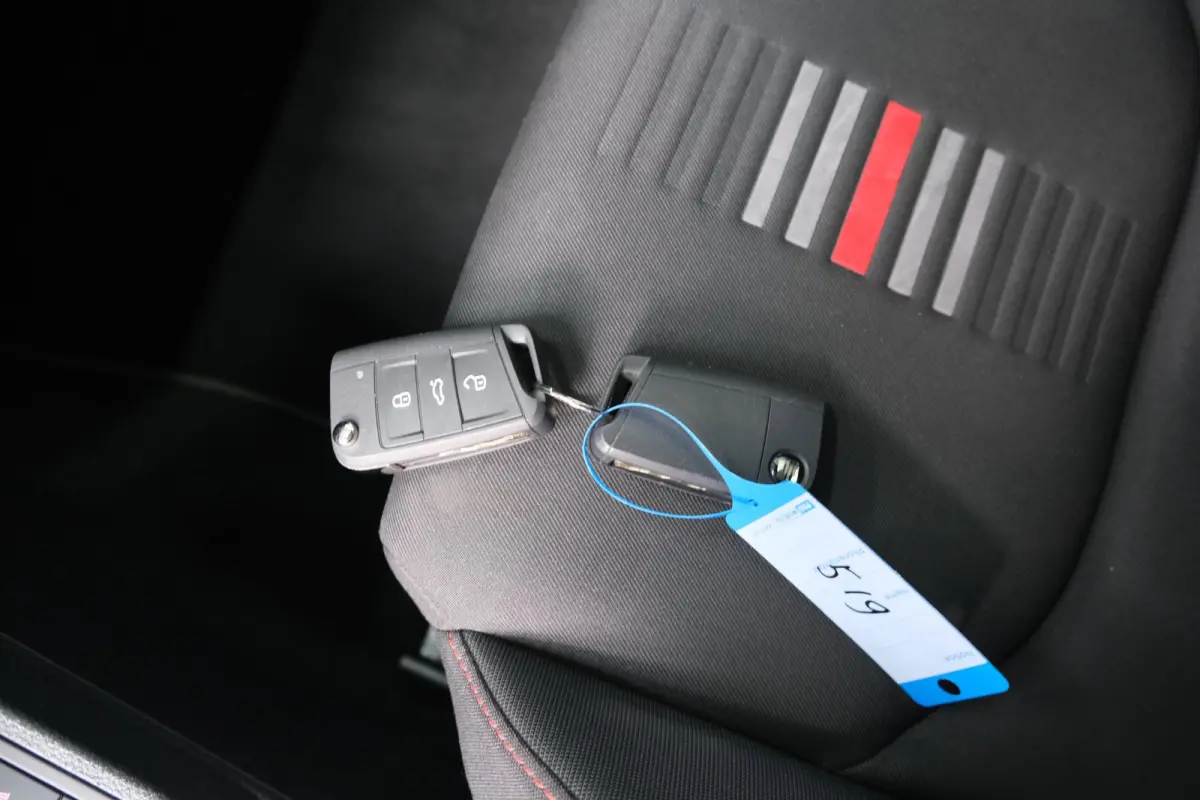 1.0 TSI FR Business Intense Automaat - N.A.P. Airco, Cruise, PDC, Navi, Carplay, Camera.