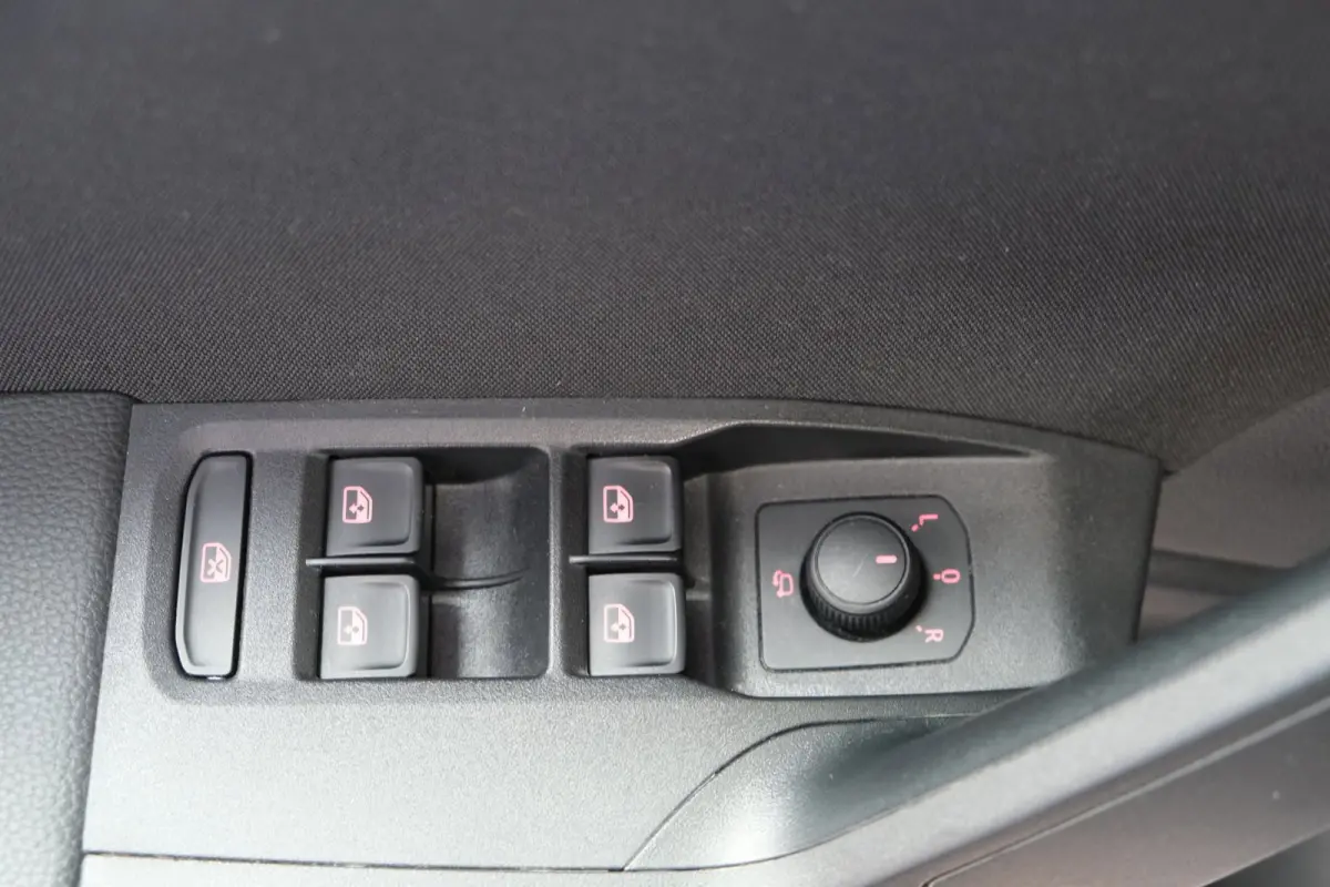 1.0 TSI FR Business Intense Automaat - N.A.P. Airco, Cruise, PDC, Navi, Carplay, Camera.