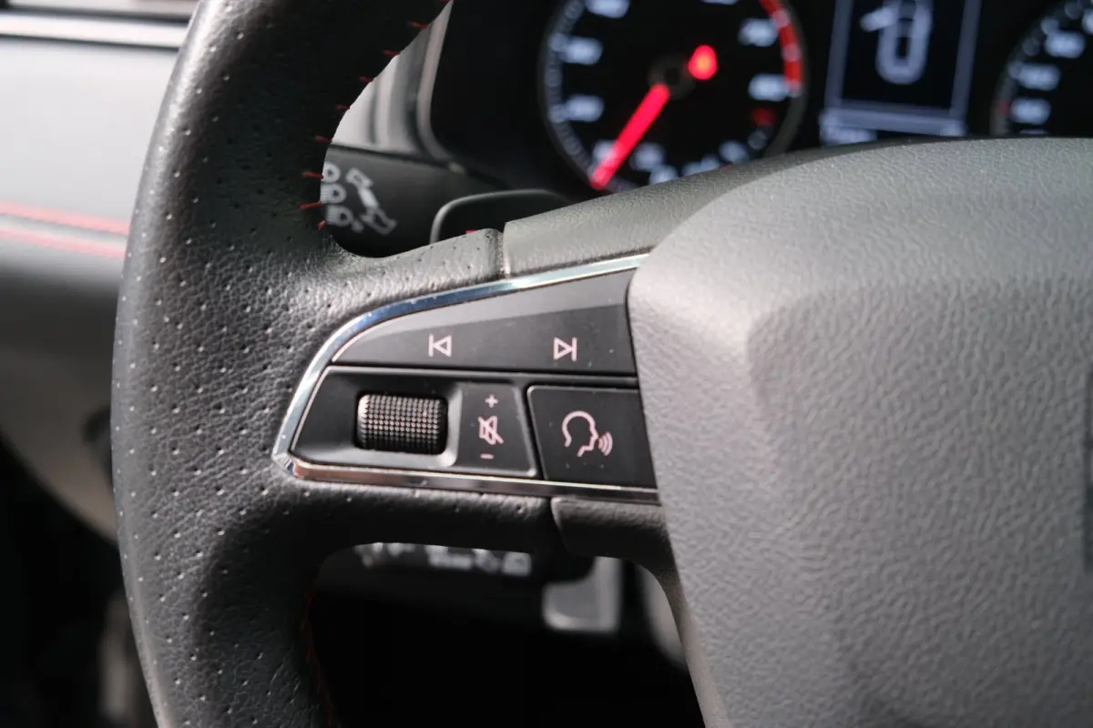 1.0 TSI FR Business Intense Automaat - N.A.P. Airco, Cruise, PDC, Navi, Carplay, Camera.