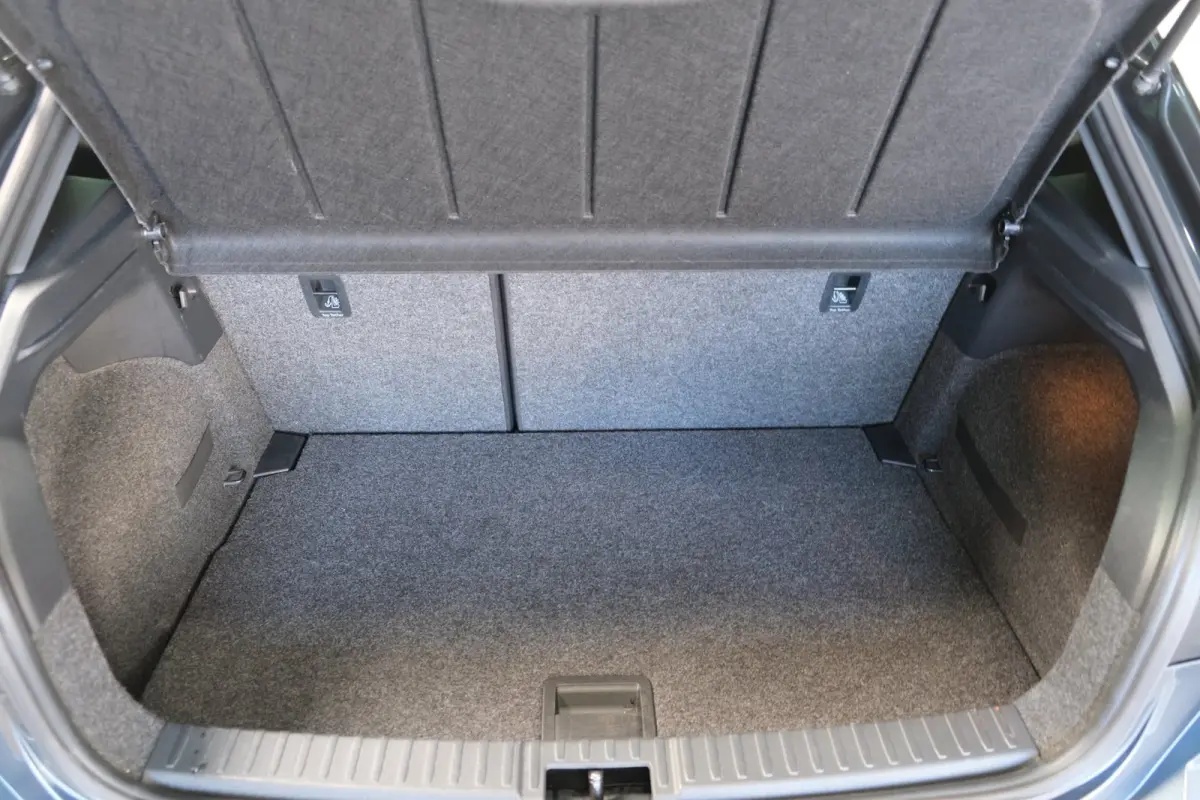 1.0 TSI FR Business Intense Automaat - N.A.P. Airco, Cruise, PDC, Navi, Carplay, Camera.