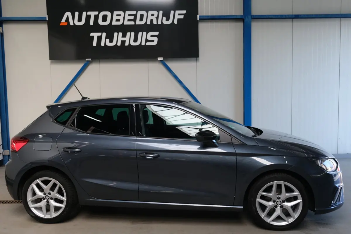 1.0 TSI FR Business Intense Automaat - N.A.P. Airco, Cruise, PDC, Navi, Carplay, Camera.