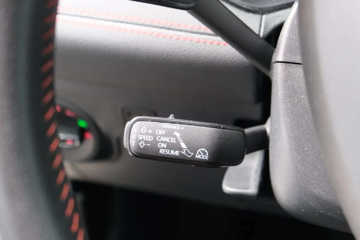1.0 TSI FR Business Intense Automaat - N.A.P. Airco, Cruise, PDC, Navi, Carplay, Camera.