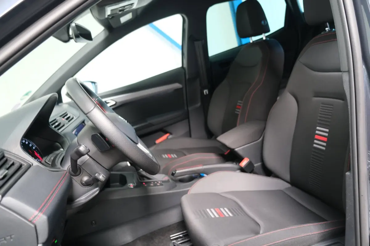 1.0 TSI FR Business Intense Automaat - N.A.P. Airco, Cruise, PDC, Navi, Carplay, Camera.