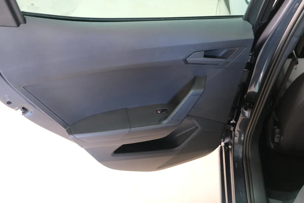1.0 TSI FR Business Intense Automaat - N.A.P. Airco, Cruise, PDC, Navi, Carplay, Camera.
