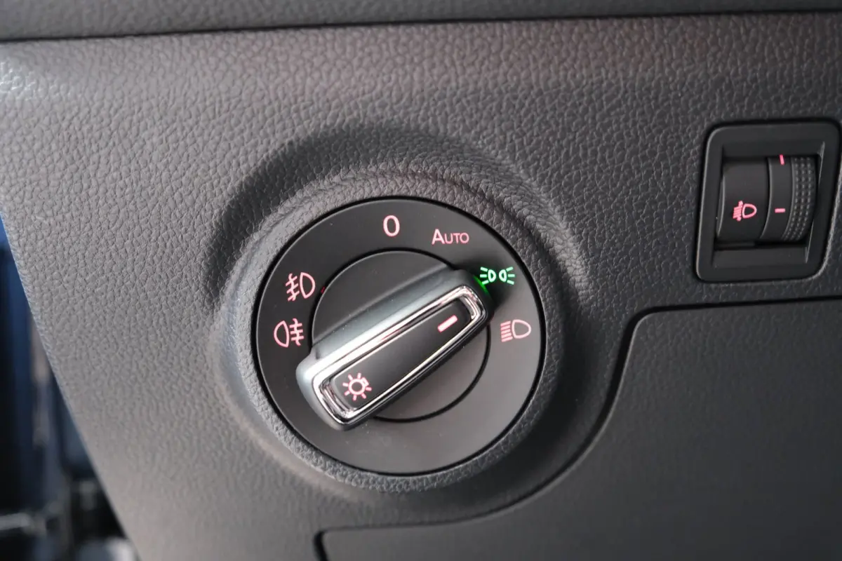 1.0 TSI FR Business Intense Automaat - N.A.P. Airco, Cruise, PDC, Navi, Carplay, Camera.