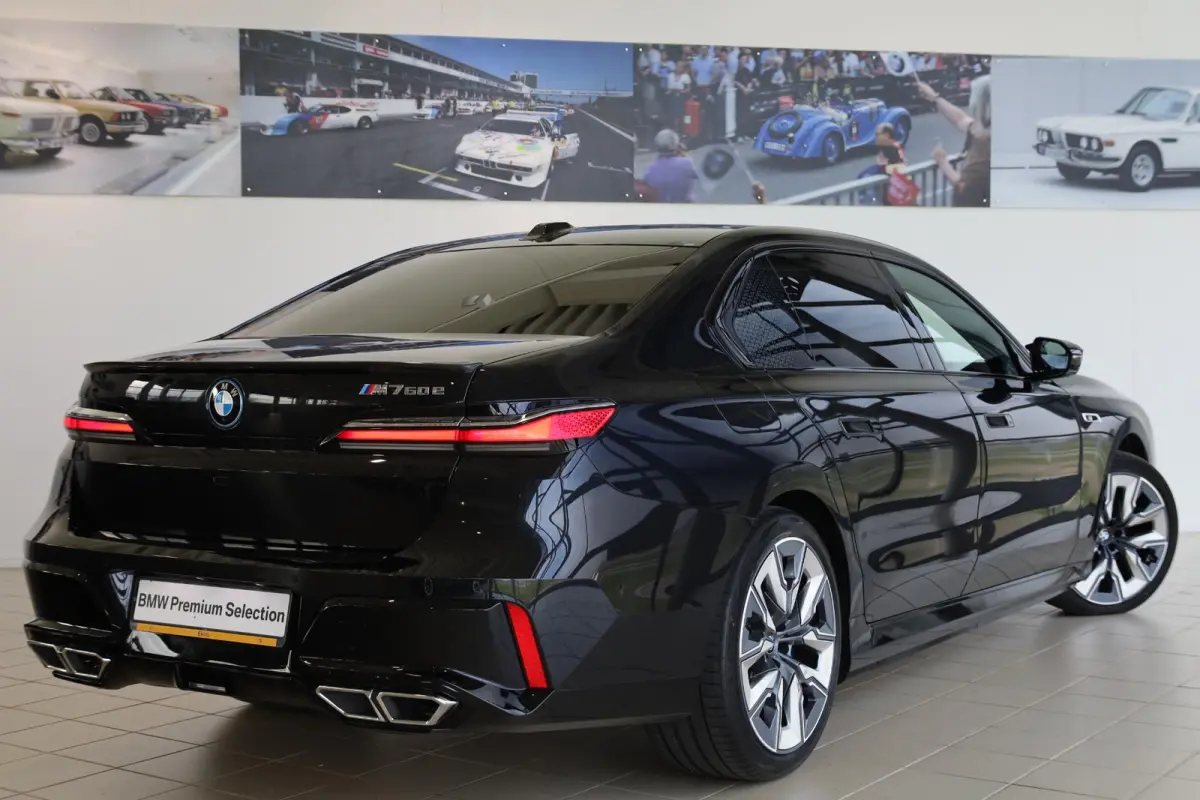 M760e xDrive | Head-Up Display | Panoramadak | Driving + Parking Ass. Professional 360 Camera | Bowers & Wilkins | Active Steering | Trekhaak