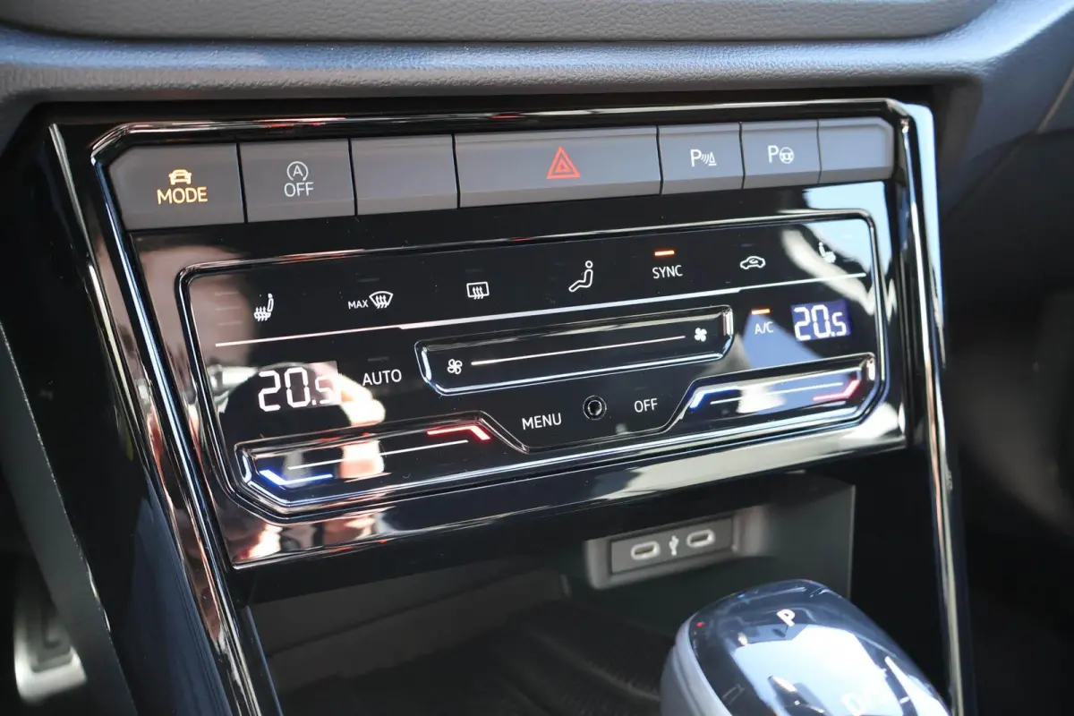 1.5 TSI 150pk DSG R-Line | Trekhaak | Camera | Adaptive Cruise | PDC | Apple Carplay | Stoelverwarming