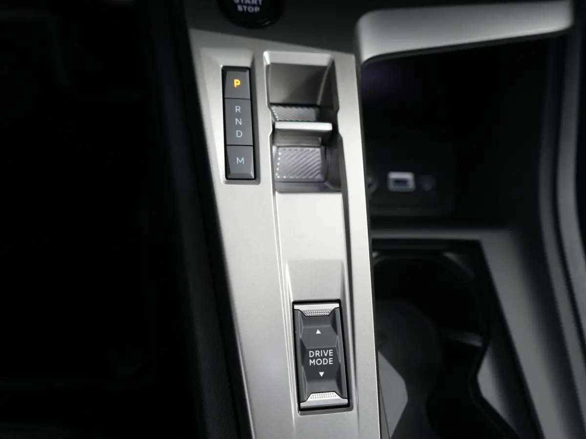 GT | Driver Sport Pack | Elektrische parkeerrem | Extra getinte achterste zijruiten en achterruit