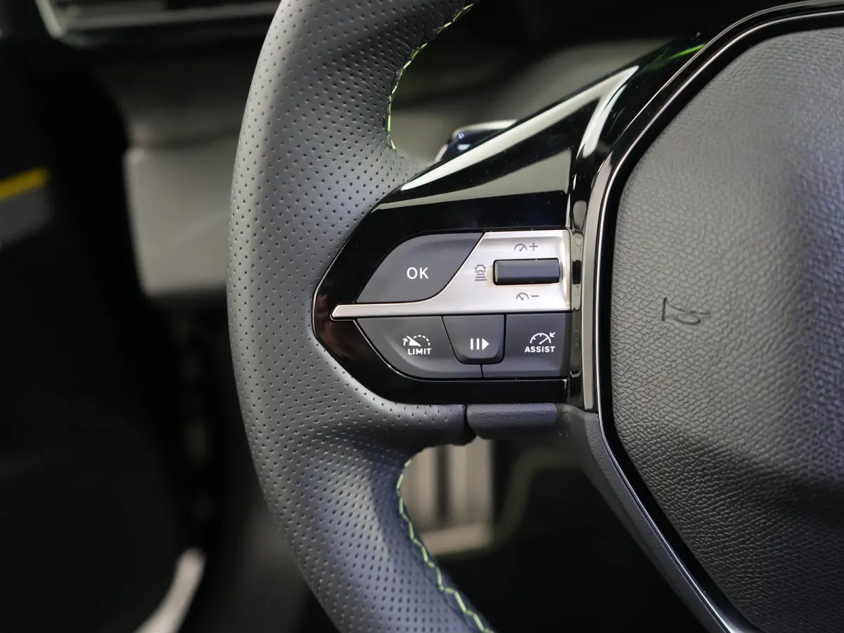 GT | Driver Sport Pack | Elektrische parkeerrem | Extra getinte achterste zijruiten en achterruit