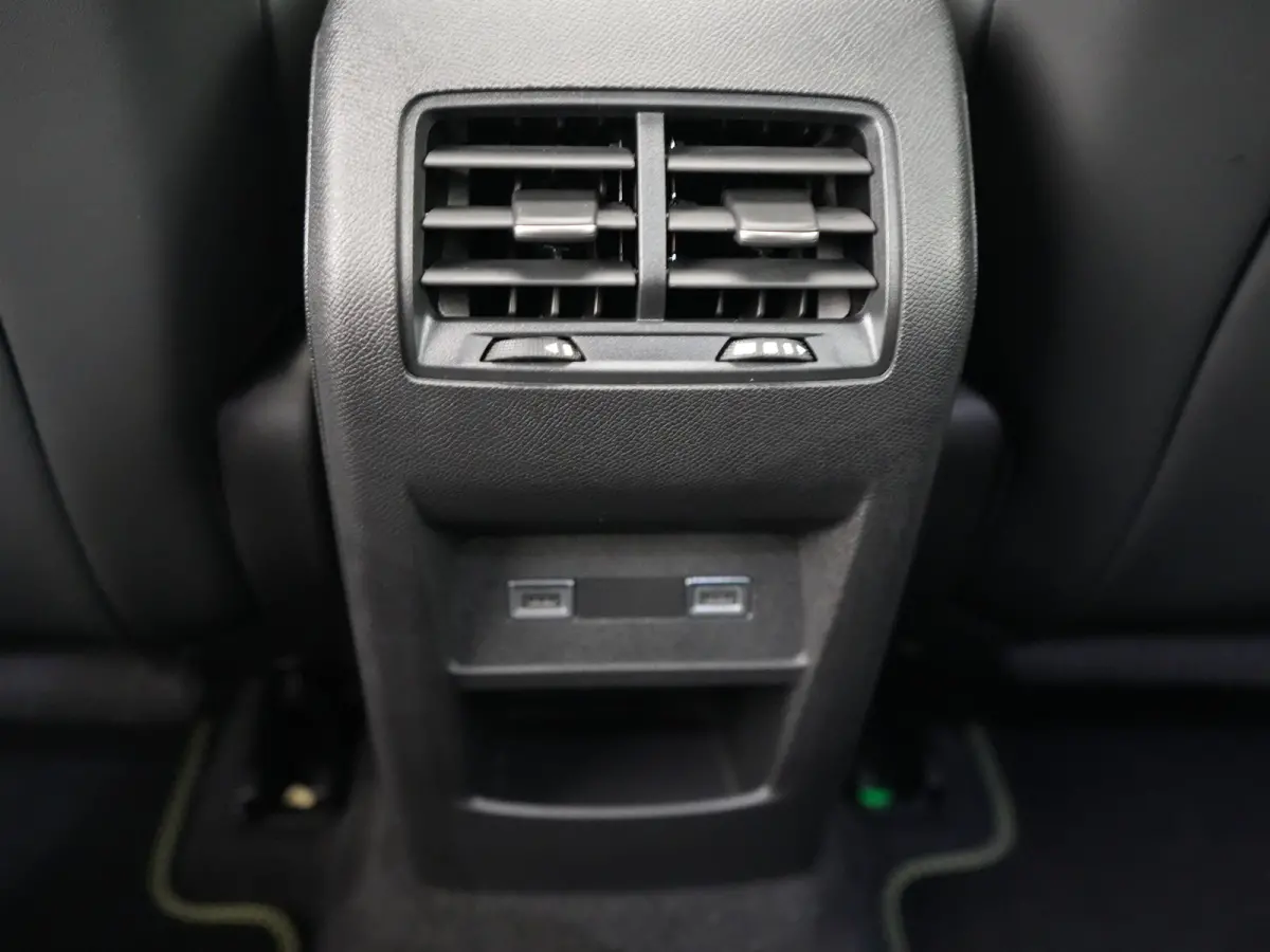 GT | Driver Sport Pack | Elektrische parkeerrem | Extra getinte achterste zijruiten en achterruit