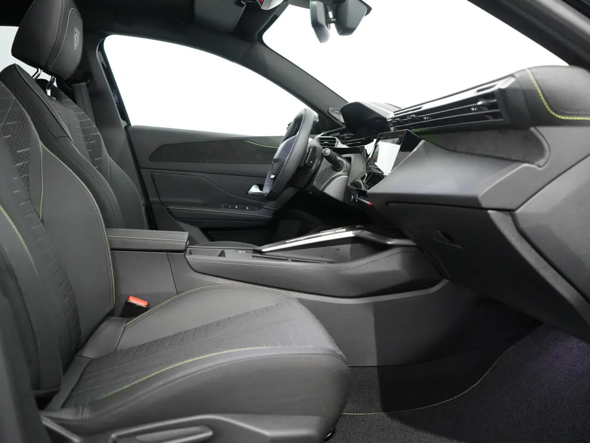 GT | Driver Sport Pack | Elektrische parkeerrem | Extra getinte achterste zijruiten en achterruit