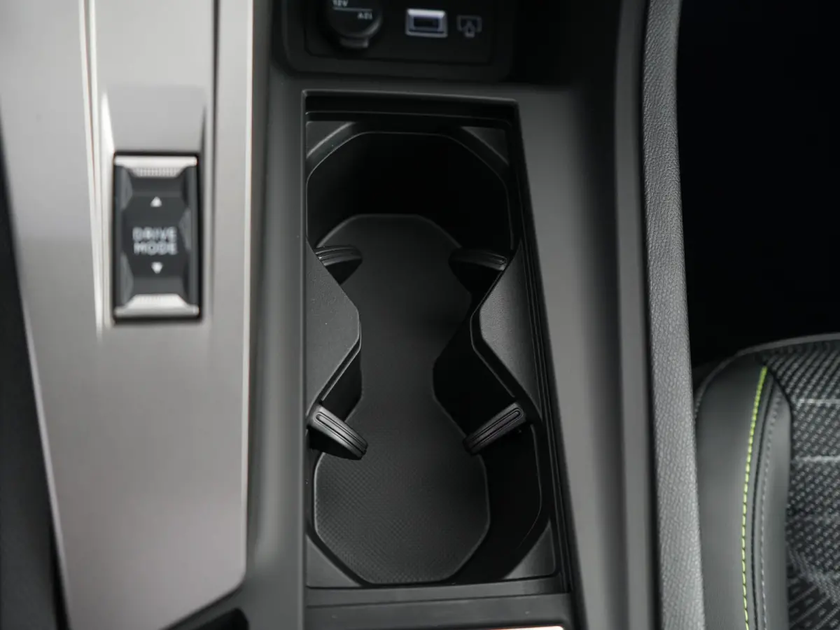 GT | Driver Sport Pack | Elektrische parkeerrem | Extra getinte achterste zijruiten en achterruit