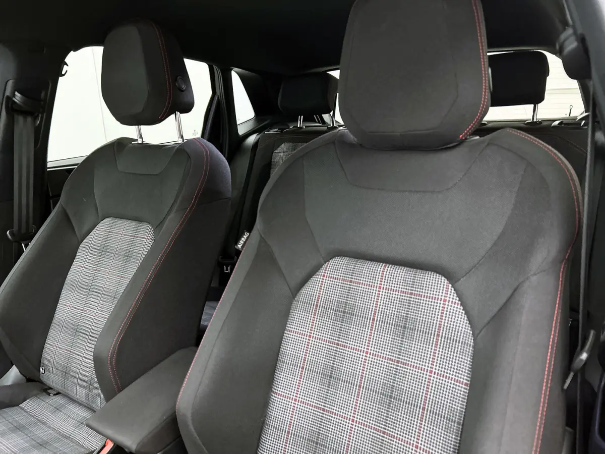 2.0 TSI GTI( Goed OnderH, Navi, PDC V+A, StoelV, App-Connect, Cruise Con, Etc)