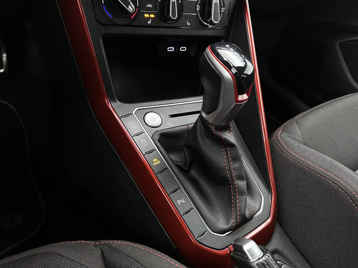 2.0 TSI GTI( Goed OnderH, Navi, PDC V+A, StoelV, App-Connect, Cruise Con, Etc)