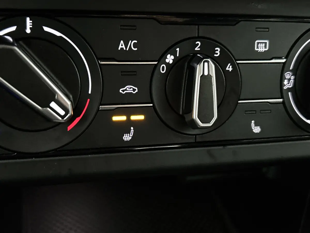 2.0 TSI GTI( Goed OnderH, Navi, PDC V+A, StoelV, App-Connect, Cruise Con, Etc)