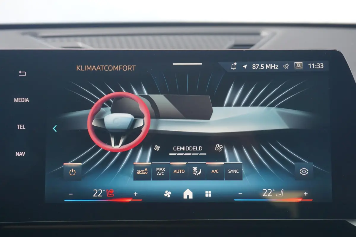 sDrive20i M Sport Pro / Trekhaak / Panoramadak / Keyless entry / Adaptieve LED koplampen / Stoel & Stuurwielverwarming