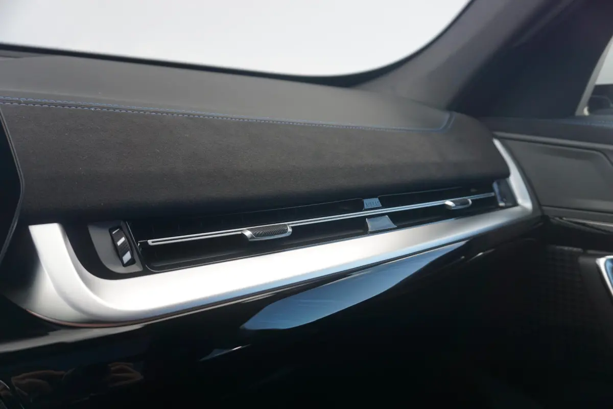 sDrive20i M Sport Pro / Trekhaak / Panoramadak / Keyless entry / Adaptieve LED koplampen / Stoel & Stuurwielverwarming