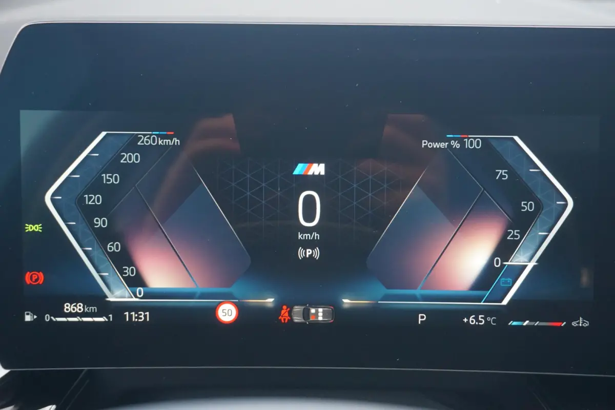 sDrive20i M Sport Pro / Trekhaak / Panoramadak / Keyless entry / Adaptieve LED koplampen / Stoel & Stuurwielverwarming
