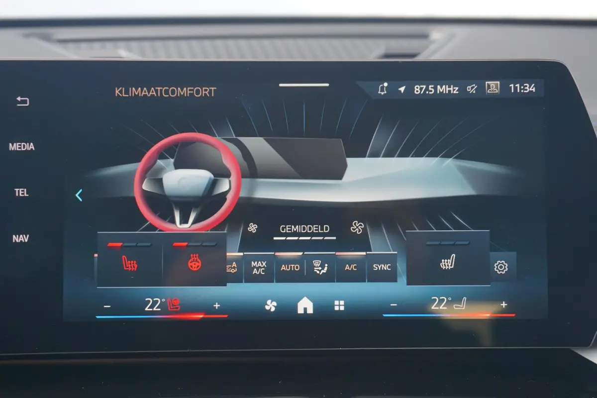 sDrive20i M Sport Pro / Trekhaak / Panoramadak / Keyless entry / Adaptieve LED koplampen / Stoel & Stuurwielverwarming