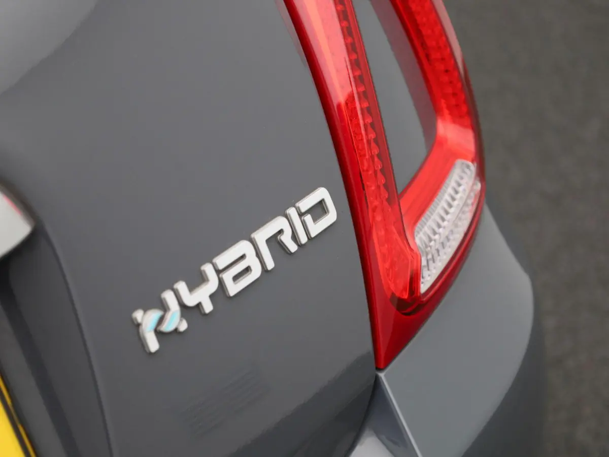 1.0 Hybrid Lounge | Cruise Control | Radio | Navigatie | Bluetooth |