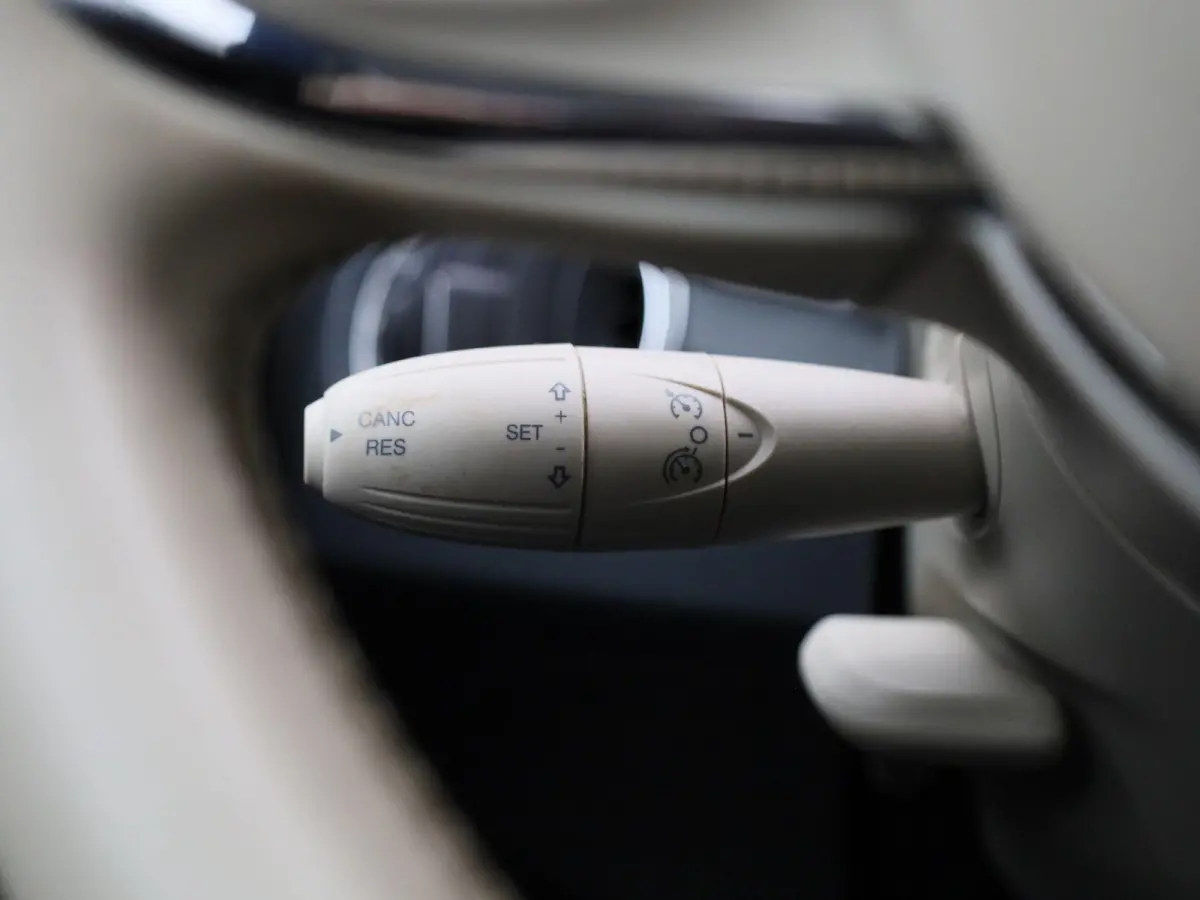 1.0 Hybrid Lounge | Cruise Control | Radio | Navigatie | Bluetooth |