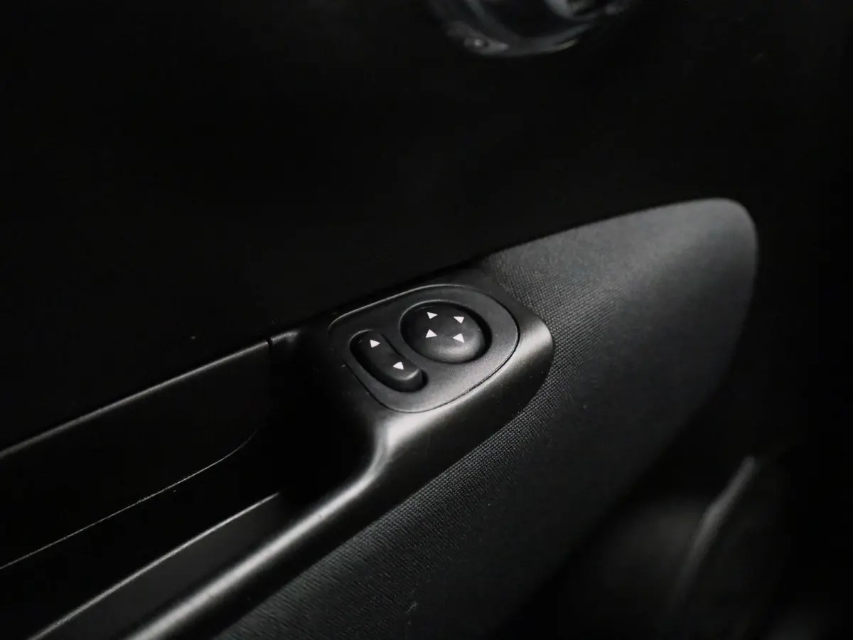1.0 Hybrid Lounge | Cruise Control | Radio | Navigatie | Bluetooth |