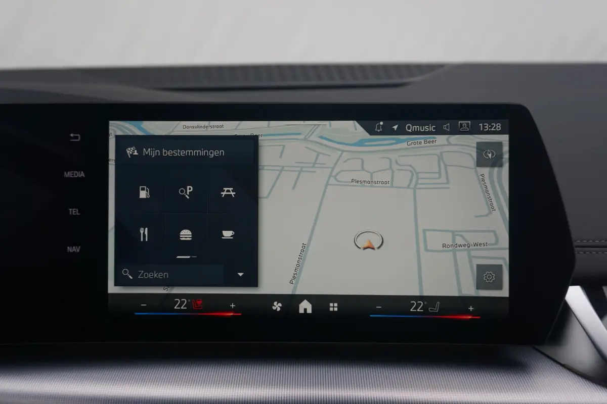 218i M Sport | Trekhaak / Panoramadak / Driving Assistant / Comfort Access / Stoel & Stuurwielverwarming