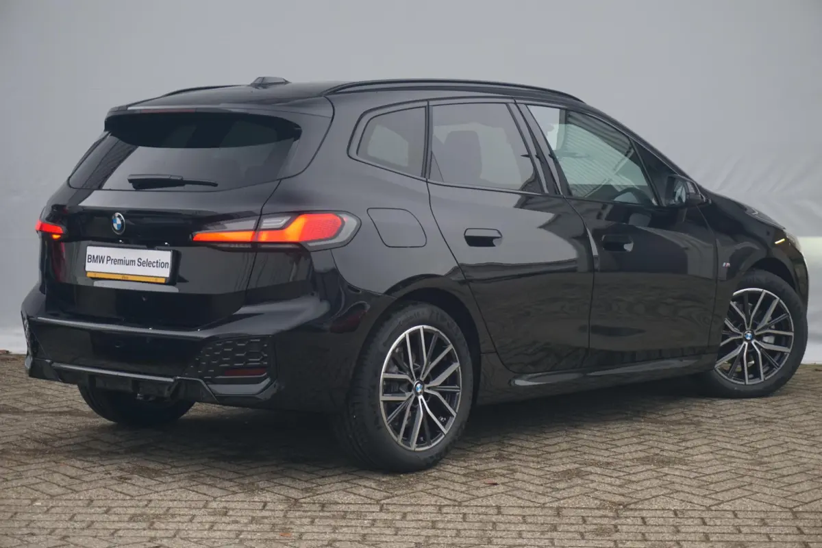 218i M Sport | Trekhaak / Panoramadak / Driving Assistant / Comfort Access / Stoel & Stuurwielverwarming