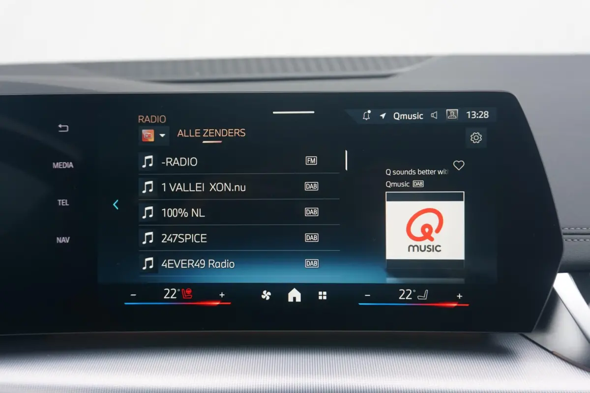 218i M Sport | Trekhaak / Panoramadak / Driving Assistant / Comfort Access / Stoel & Stuurwielverwarming