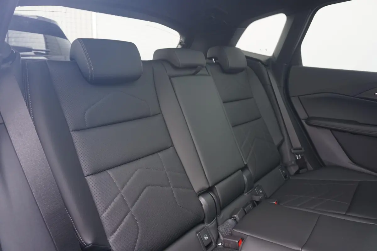218i M Sport | Trekhaak / Panoramadak / Driving Assistant / Comfort Access / Stoel & Stuurwielverwarming