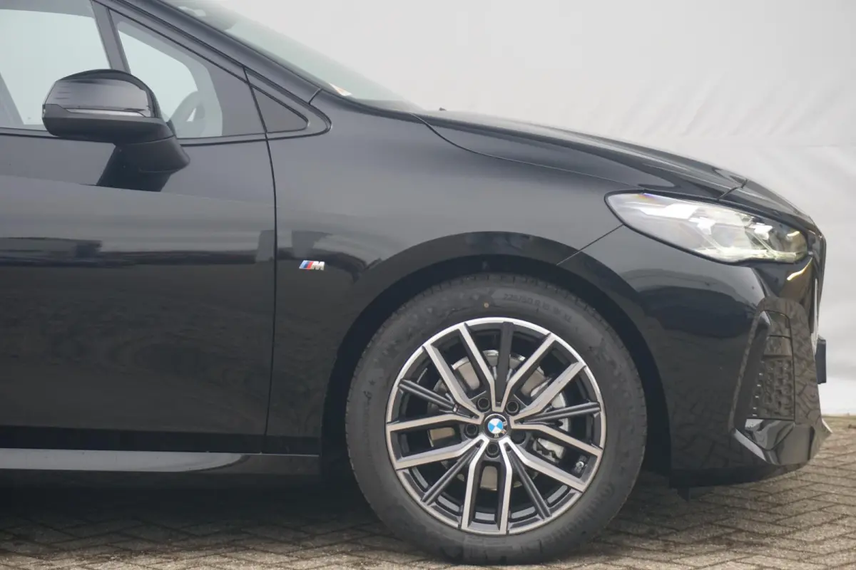 218i M Sport | Trekhaak / Panoramadak / Driving Assistant / Comfort Access / Stoel & Stuurwielverwarming